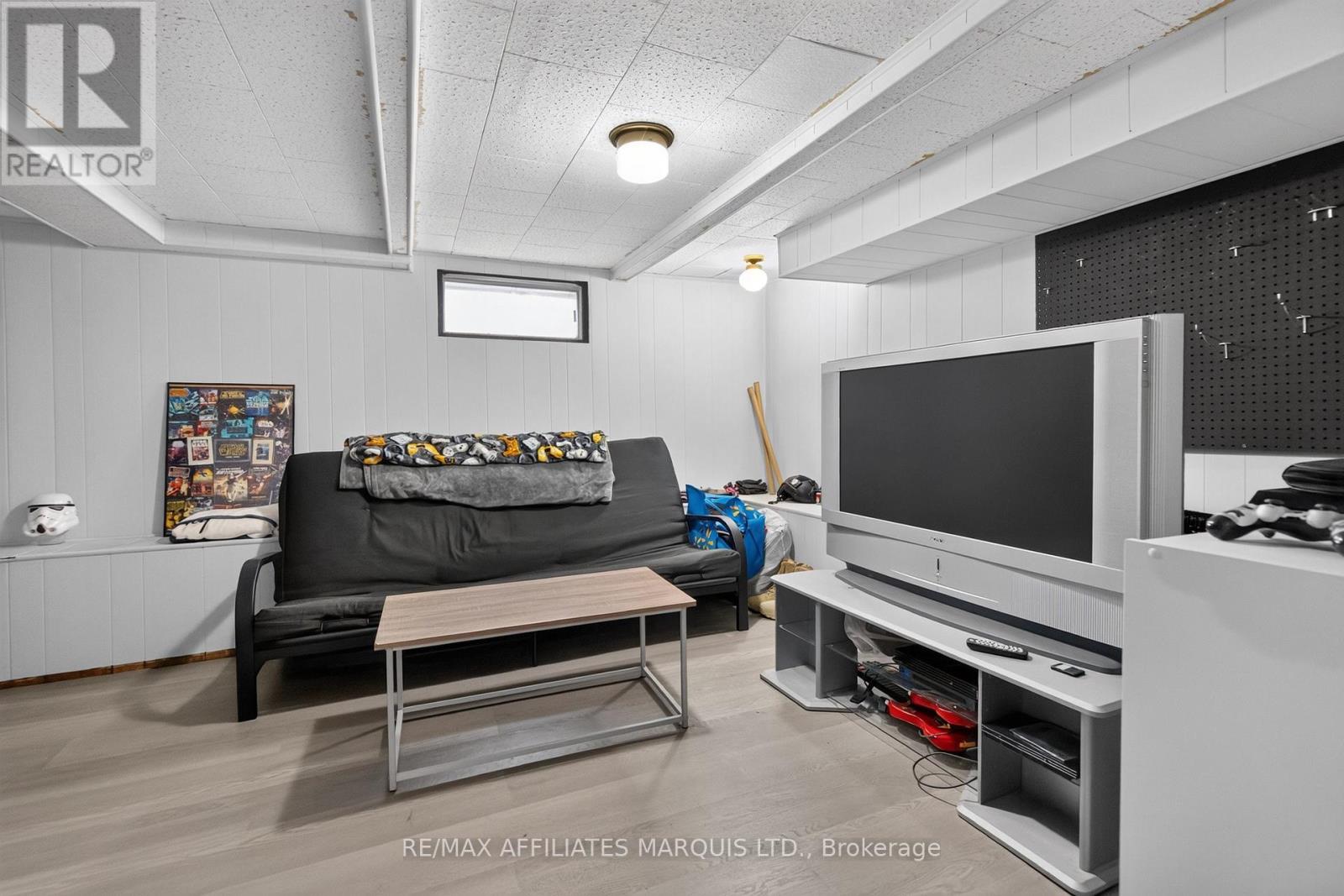 41 Eleventh Street E Property Photo 34