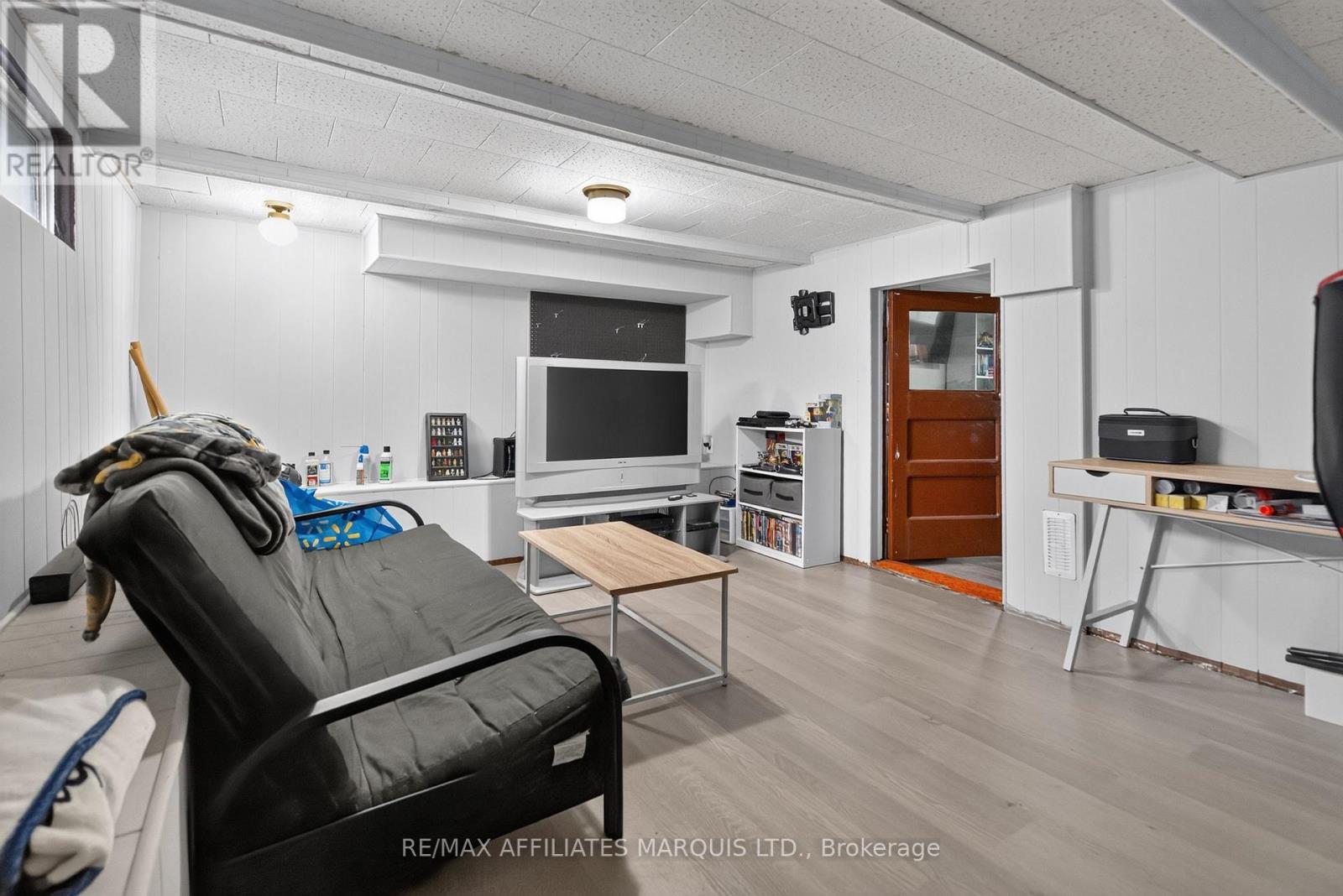 41 Eleventh Street E Property Photo 35