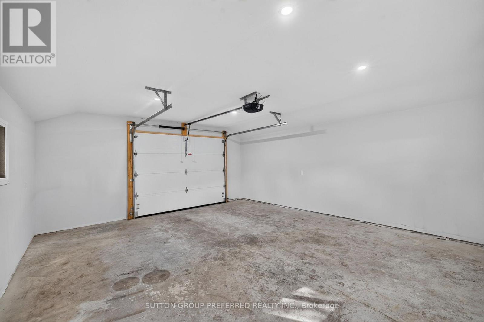 118 Delaware Street Property Photo 45