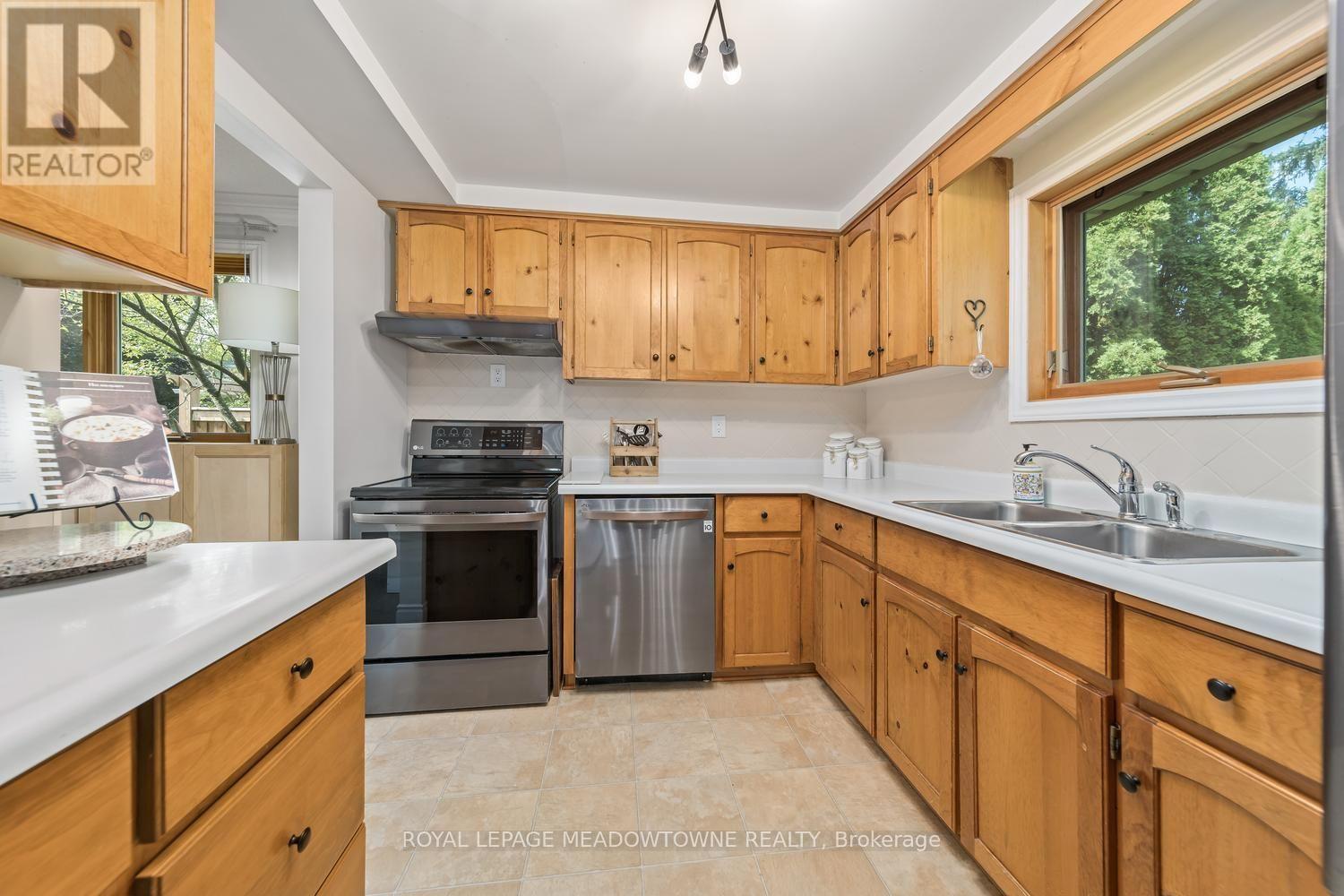 164 Henry Street Property Photo 14