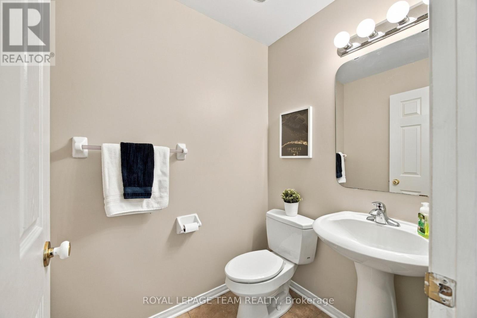 135 Gatespark Private Property Photo 4
