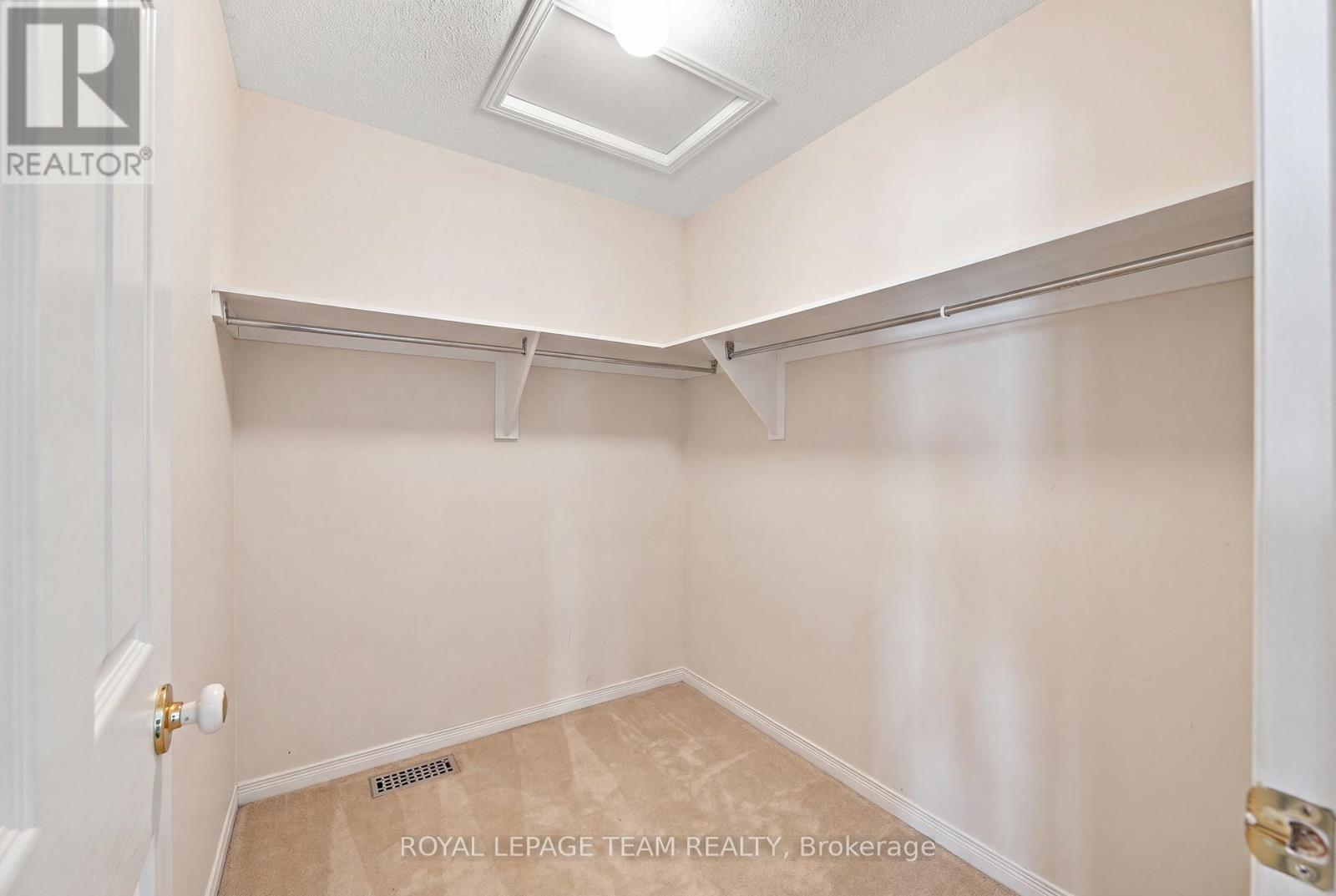 135 Gatespark Private Property Photo 28