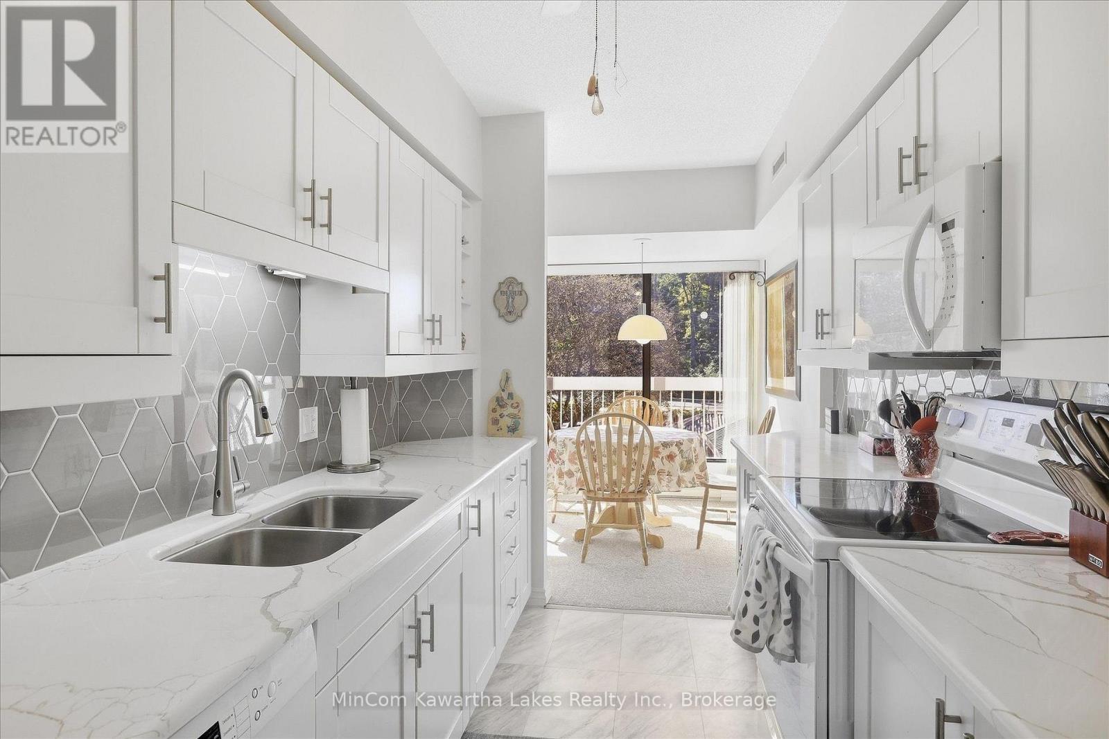 207 - 40 AUBURN STREET Property Photo 1