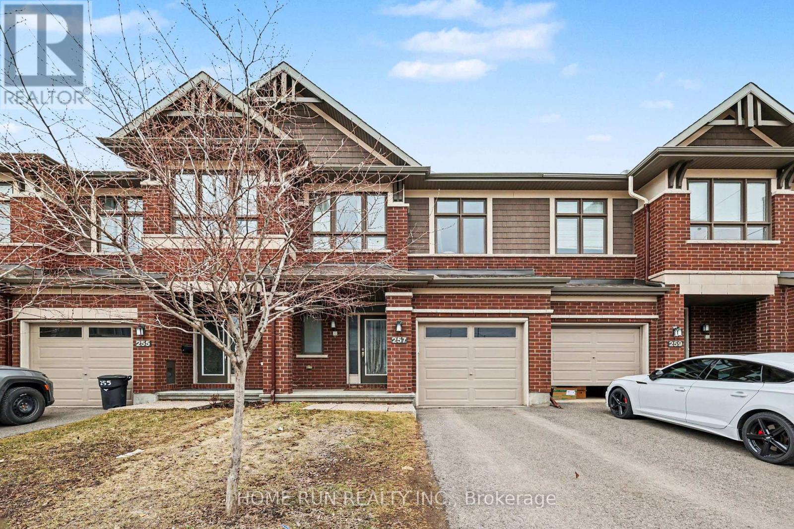 257 Dolce Crescent Property Photo 1
