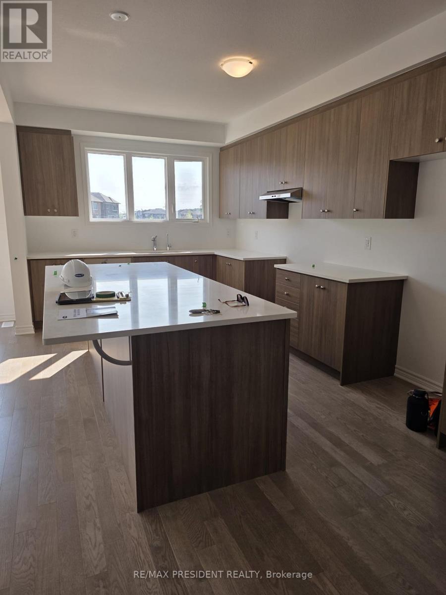 392 Sandymount Street E Property Photo 2