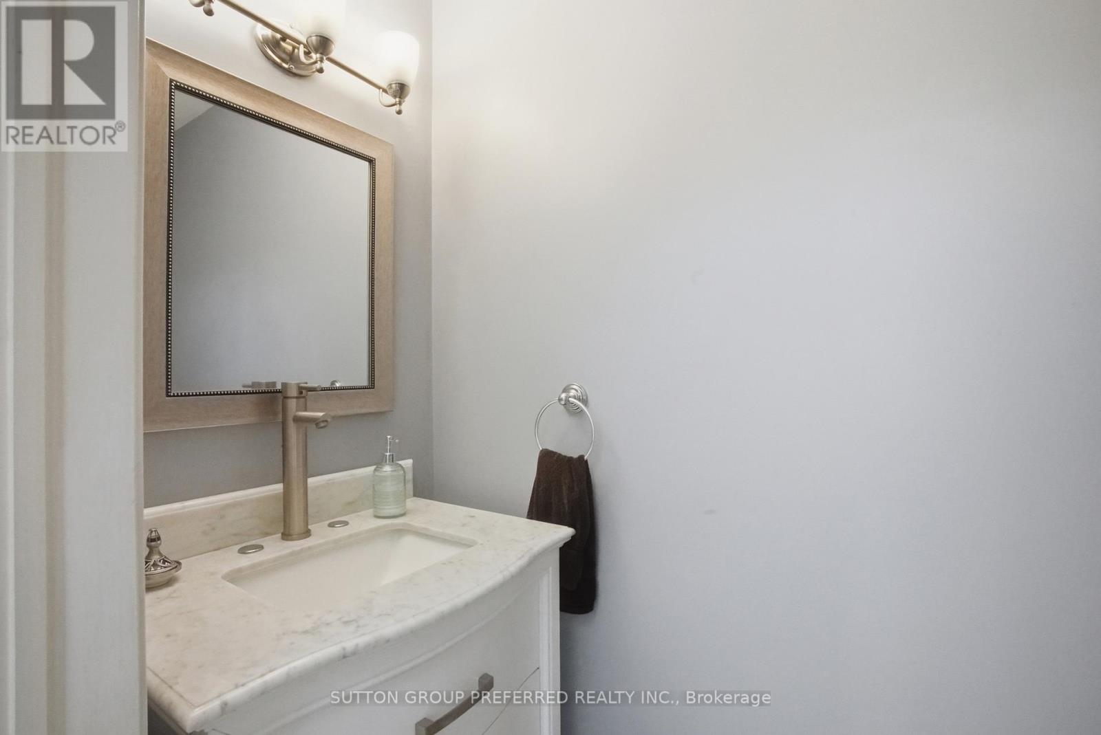17 - 1500 Richmond Street Property Photo 16