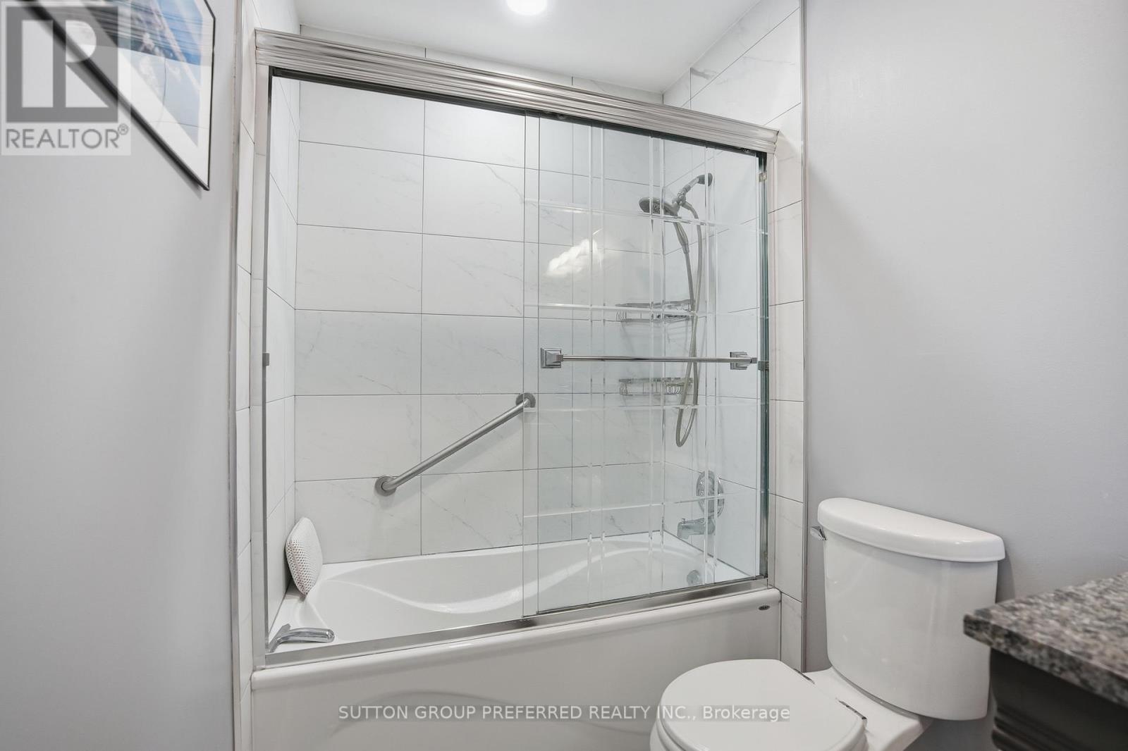 17 - 1500 Richmond Street Property Photo 23