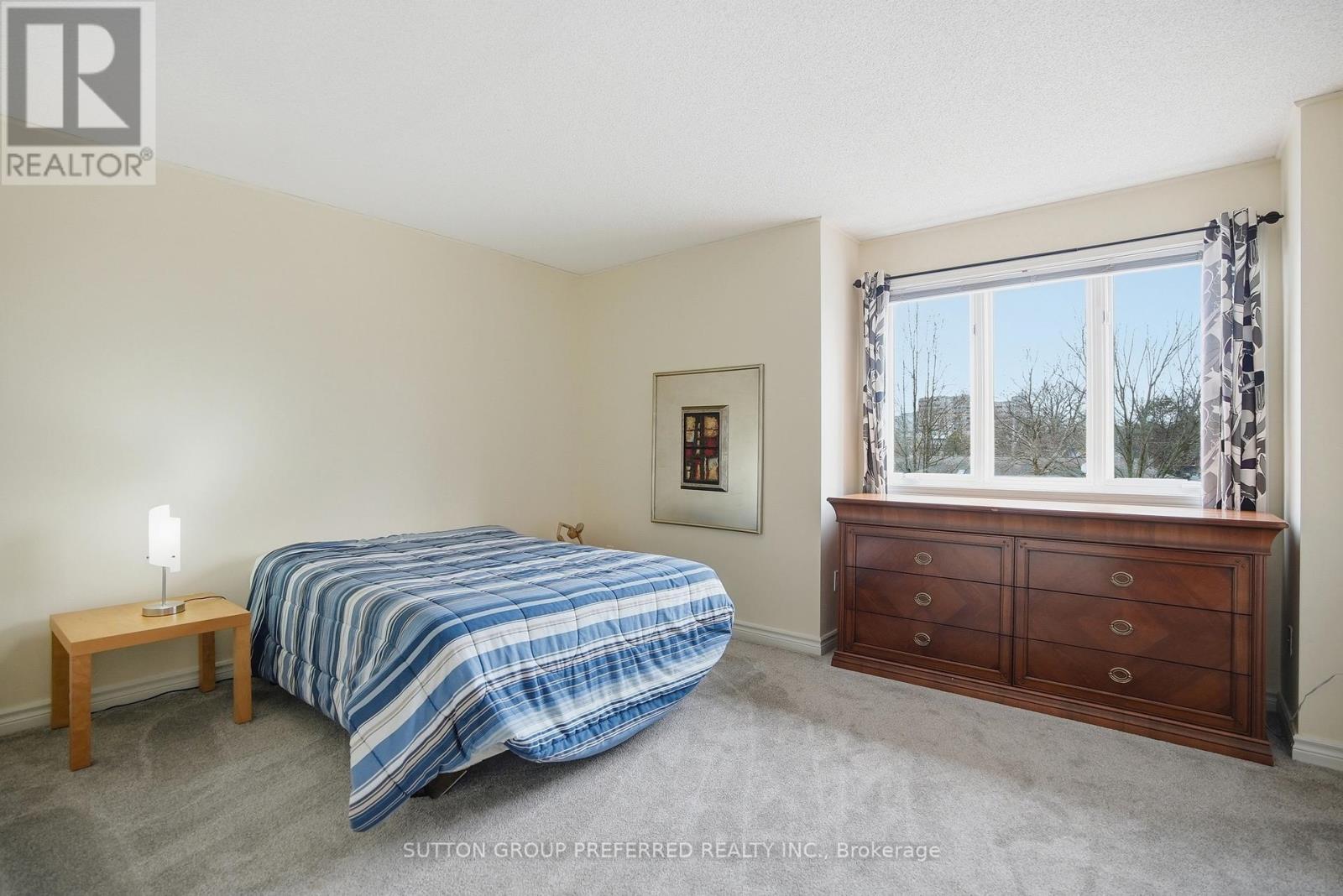 17 - 1500 Richmond Street Property Photo 25