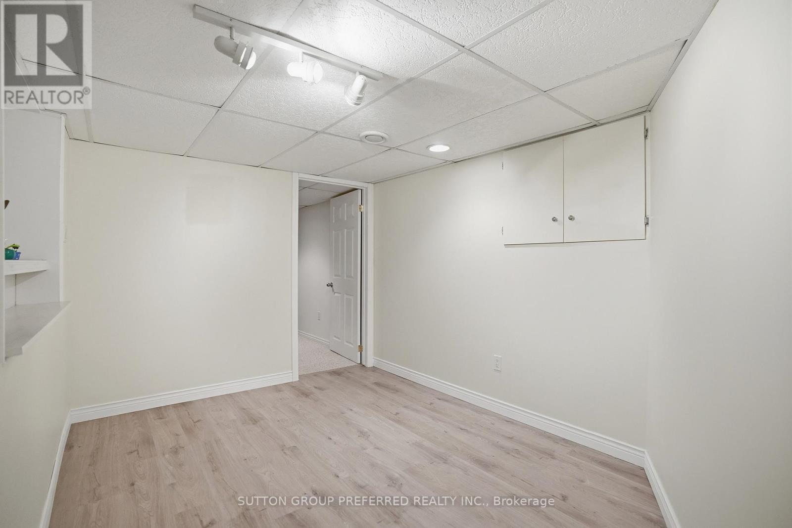 17 - 1500 Richmond Street Property Photo 34