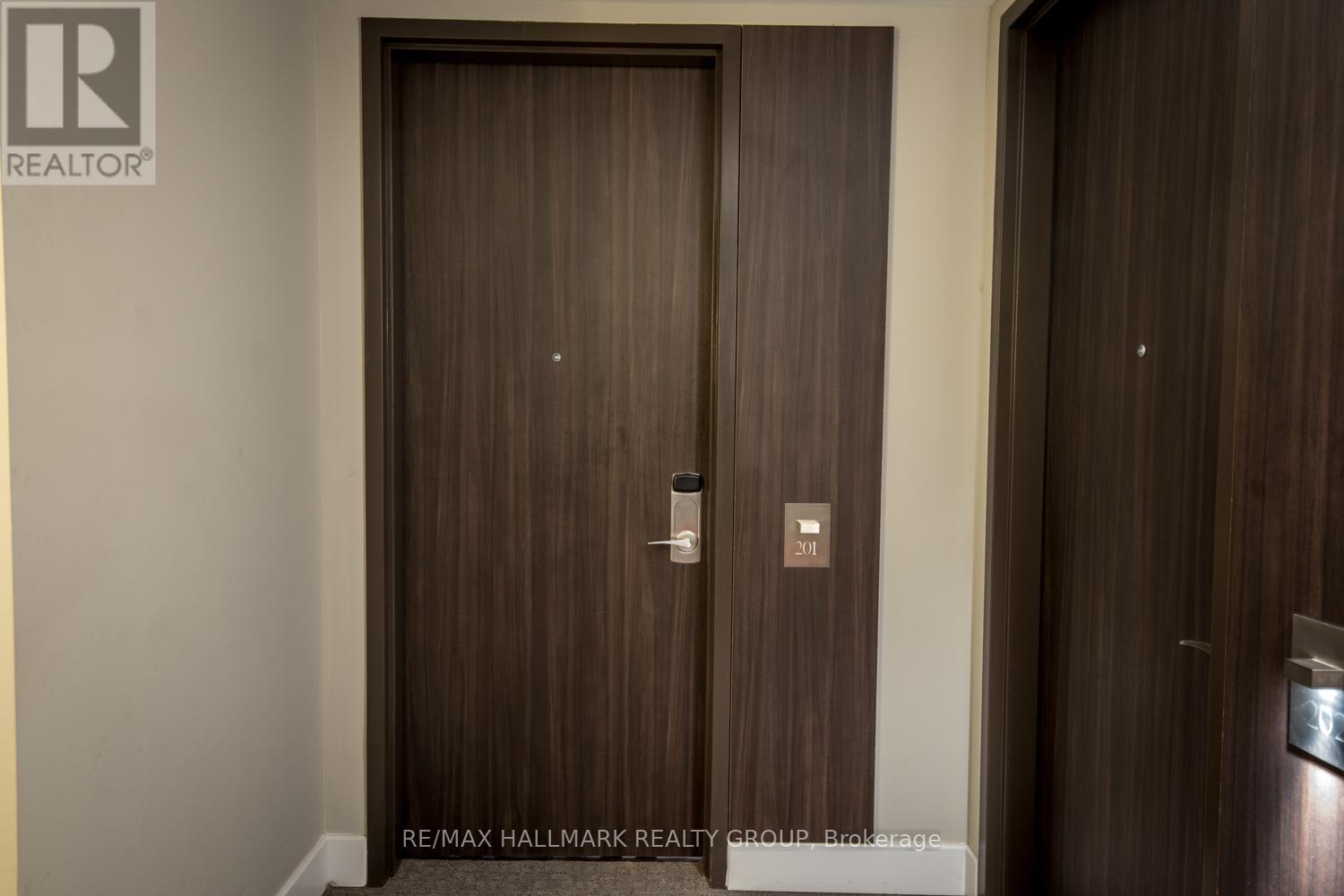 201 - 300 Lisgar Street Property Photo 4