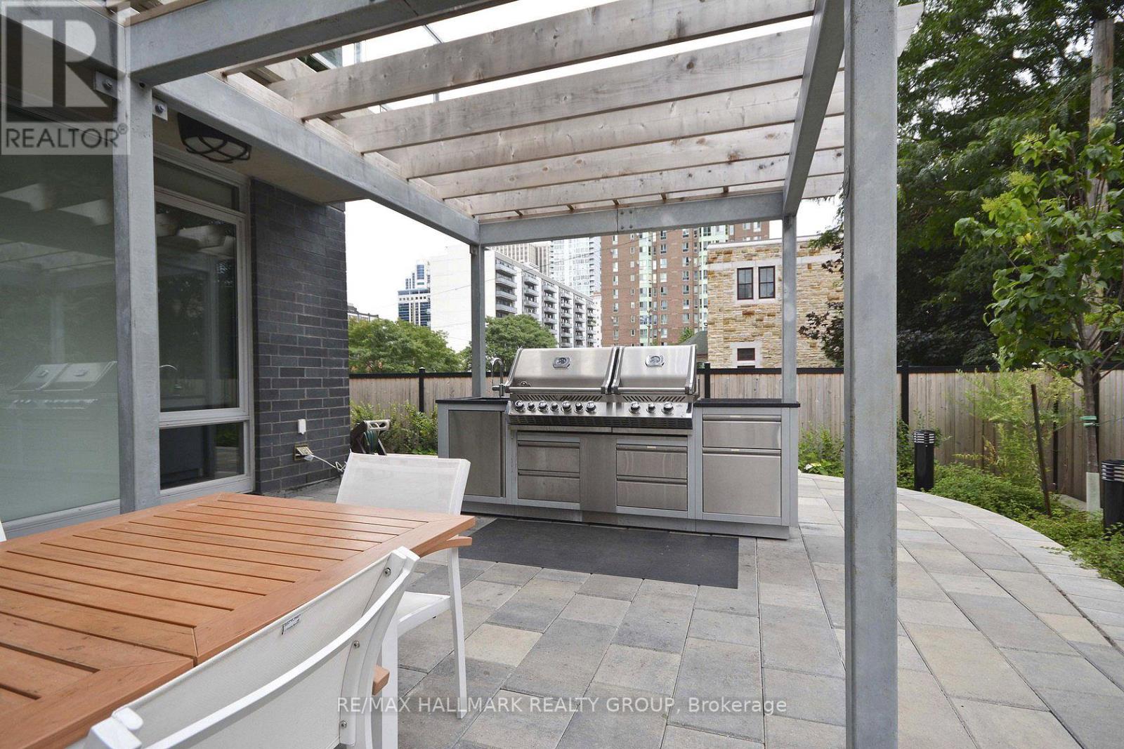 201 - 300 Lisgar Street Property Photo 24