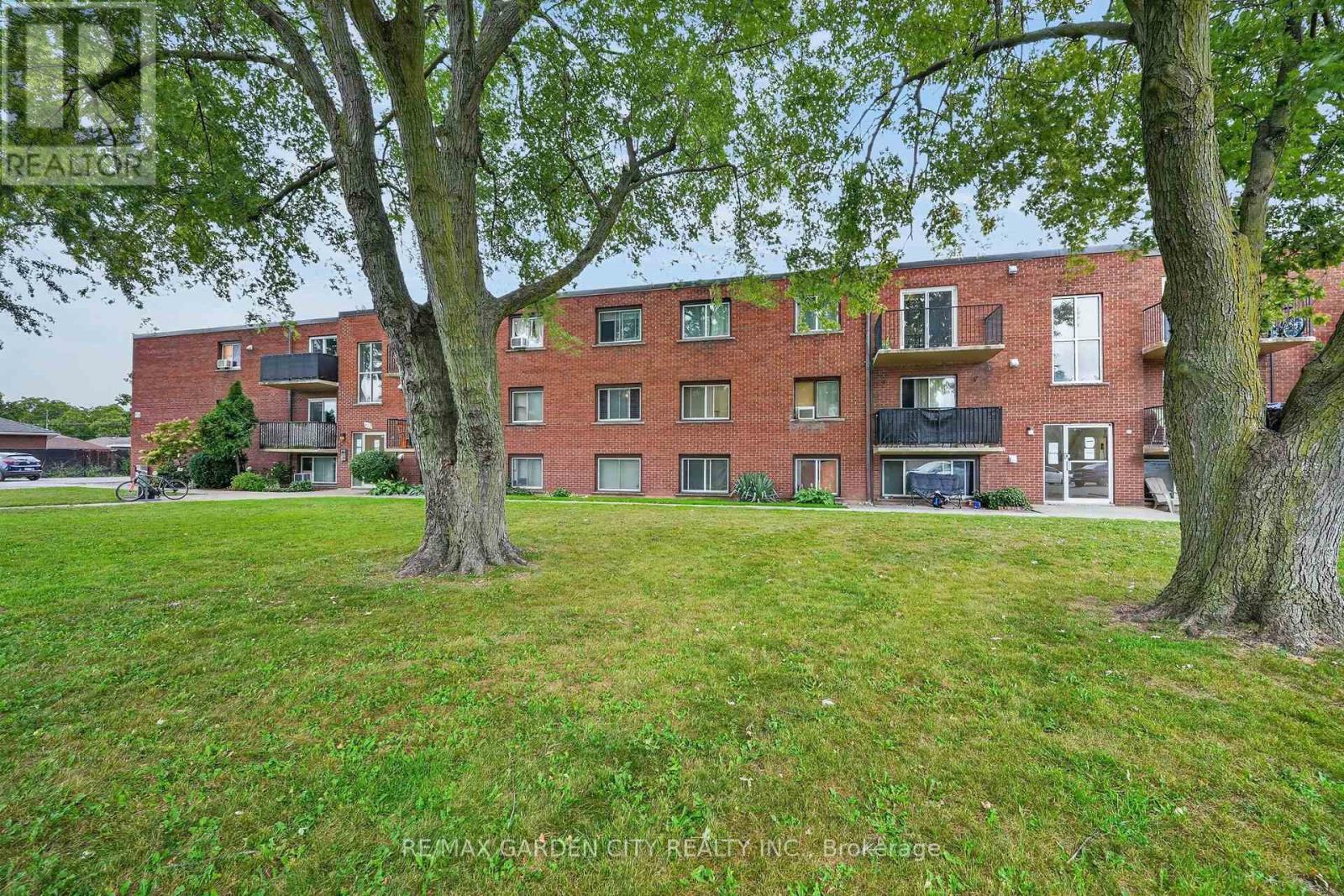 37 - 452 CARLTON STREET S Property Photo 1