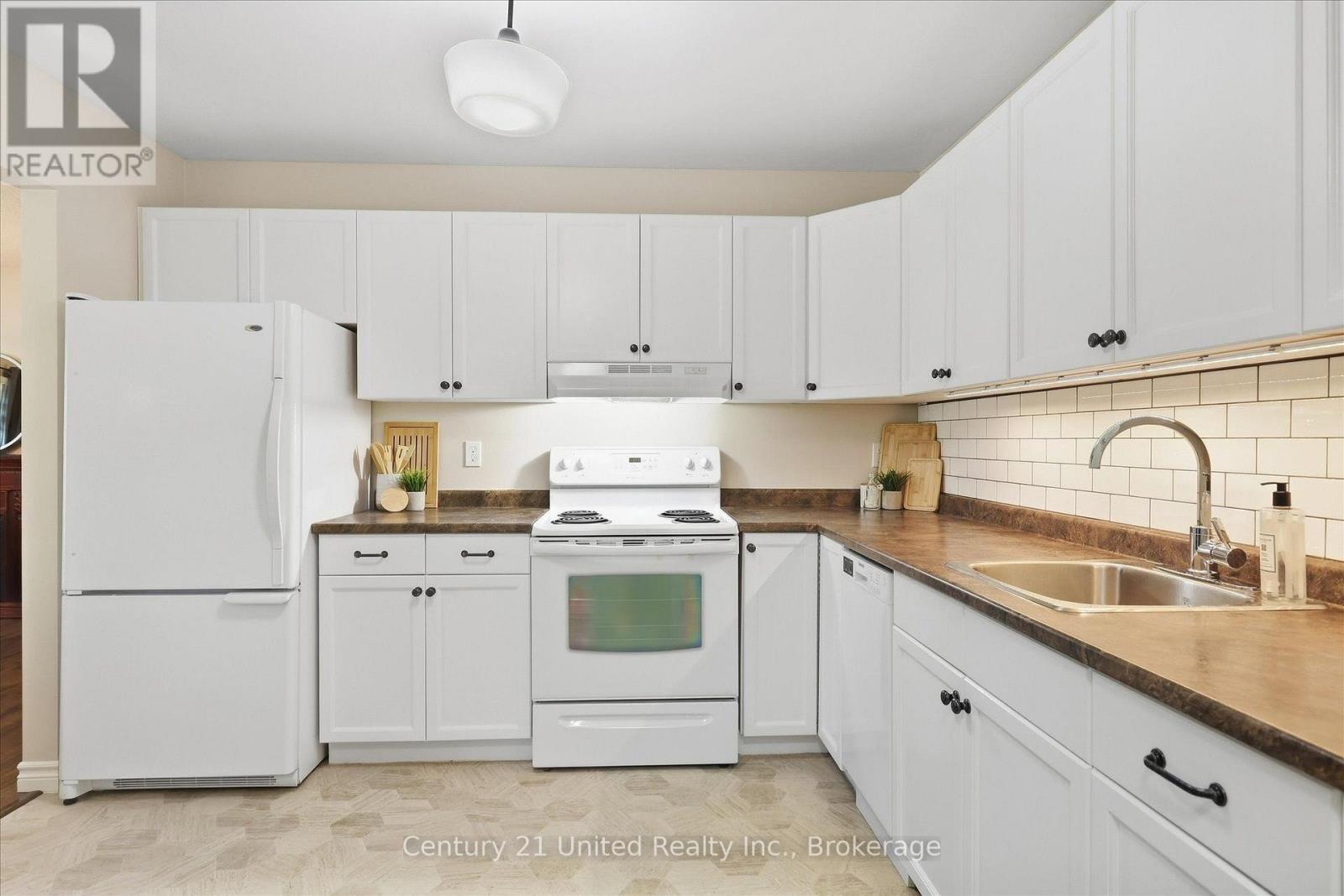 202 - 2406 Mountland Drive Property Photo 8