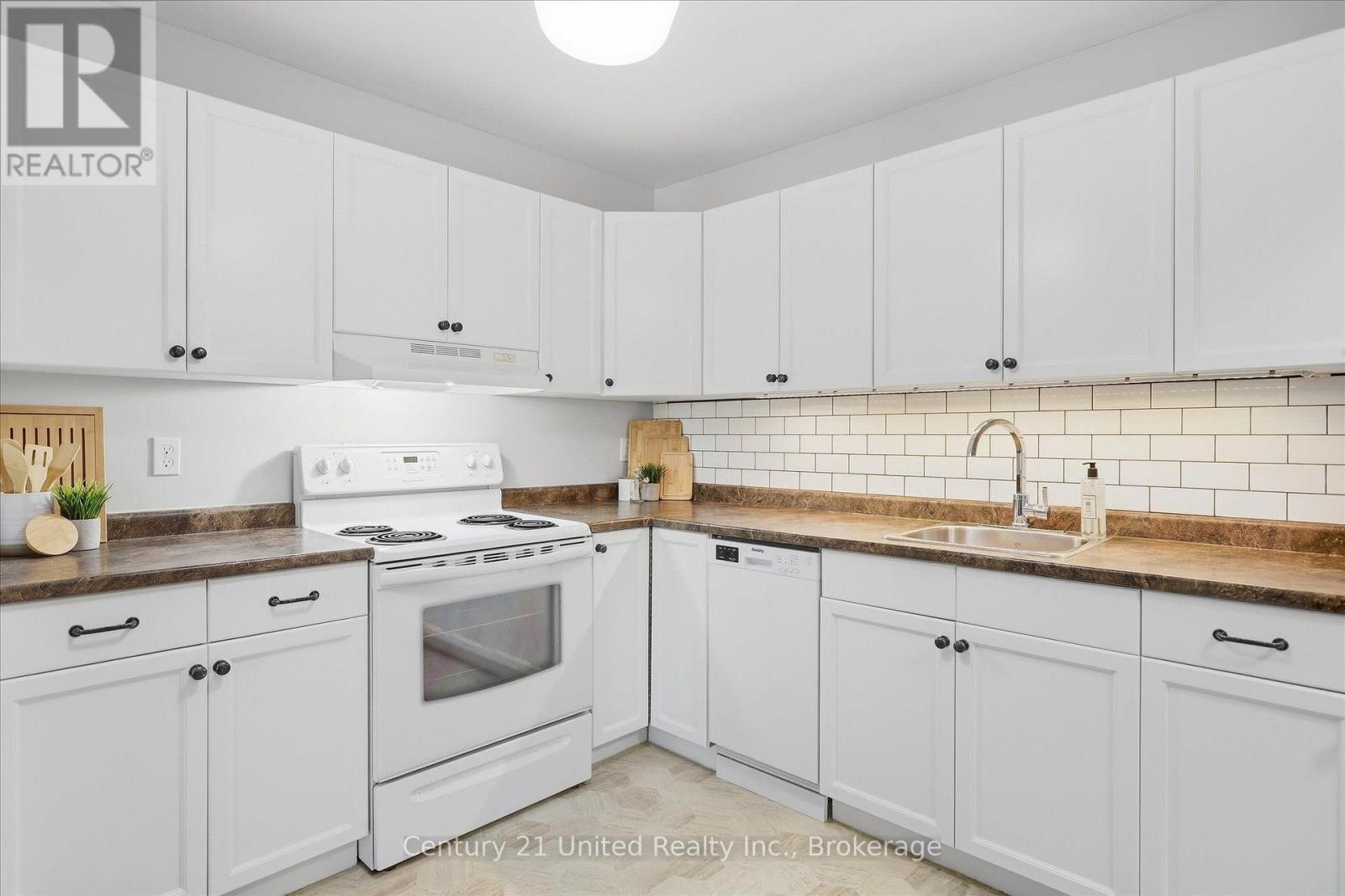 202 - 2406 Mountland Drive Property Photo 10