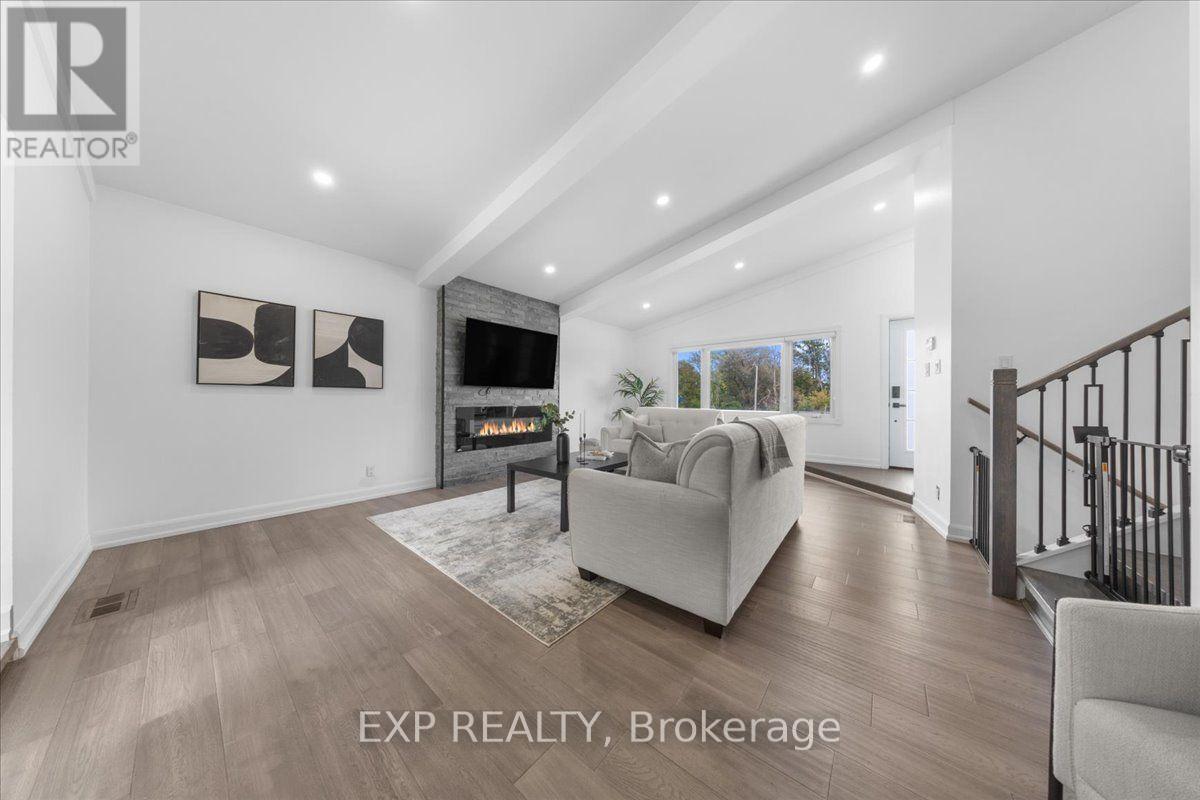 2940 Prince Of Wales Drive Property Photo 4