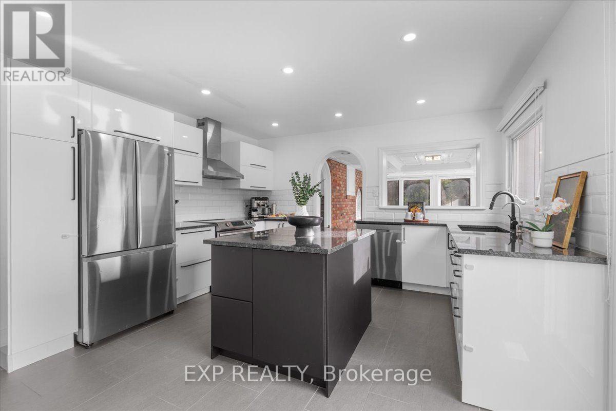 2940 Prince Of Wales Drive Property Photo 10