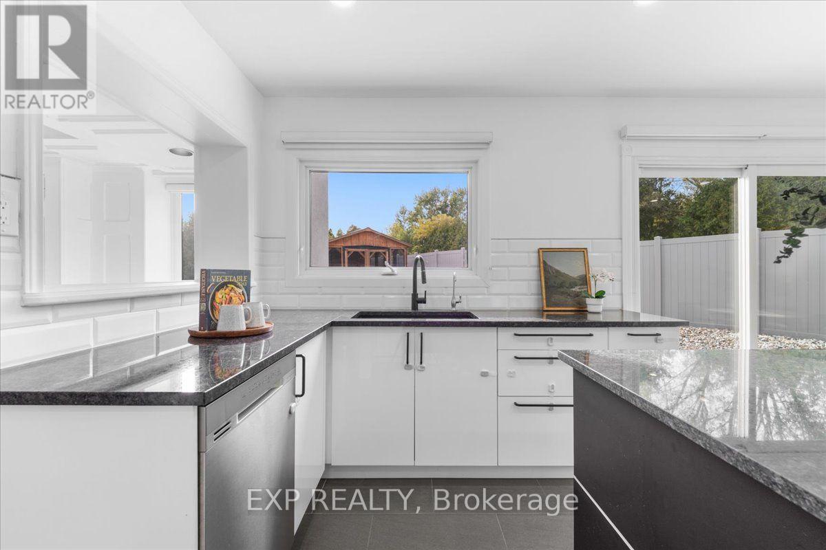 2940 Prince Of Wales Drive Property Photo 12