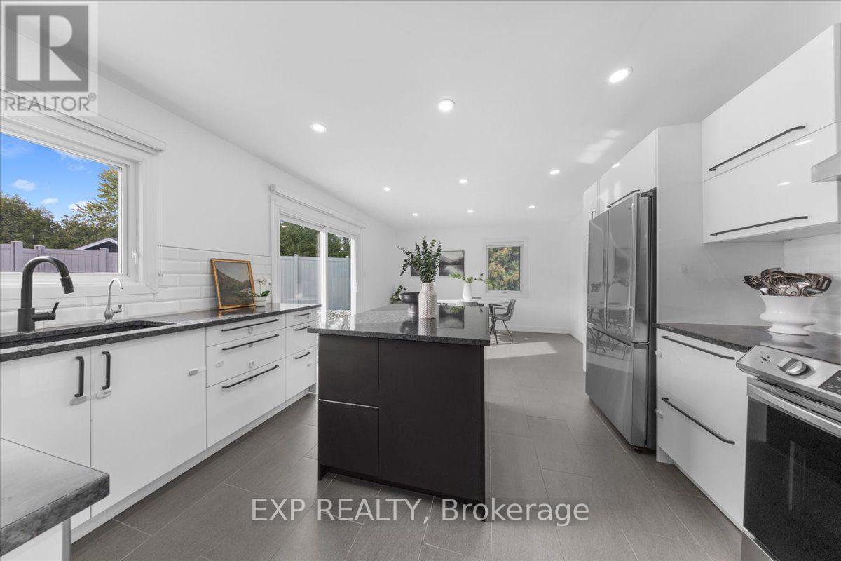 2940 Prince Of Wales Drive Property Photo 13