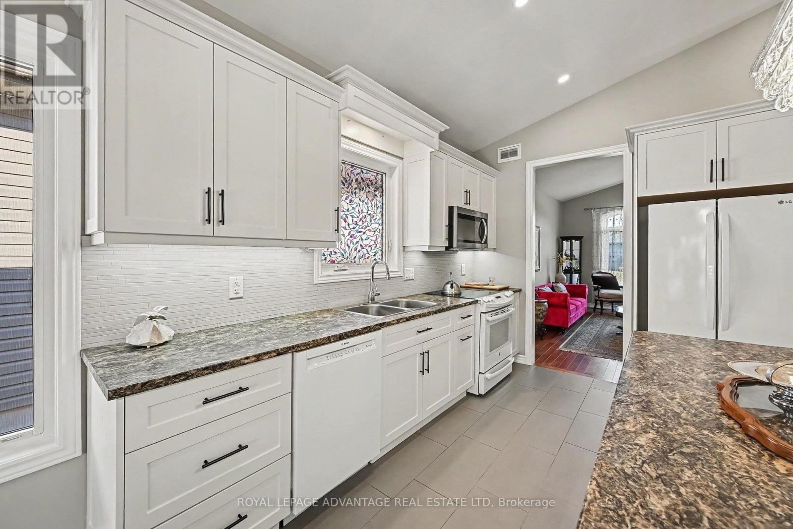 20 Senators Gate Property Photo 11
