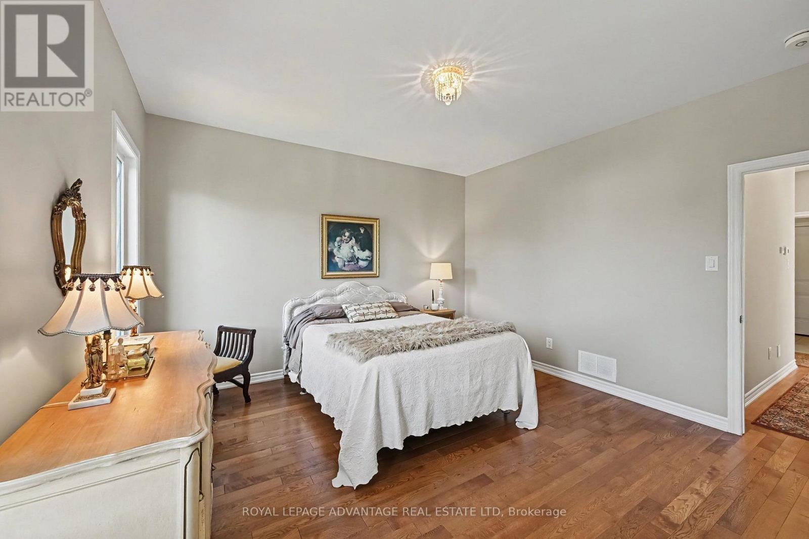 20 Senators Gate Property Photo 18