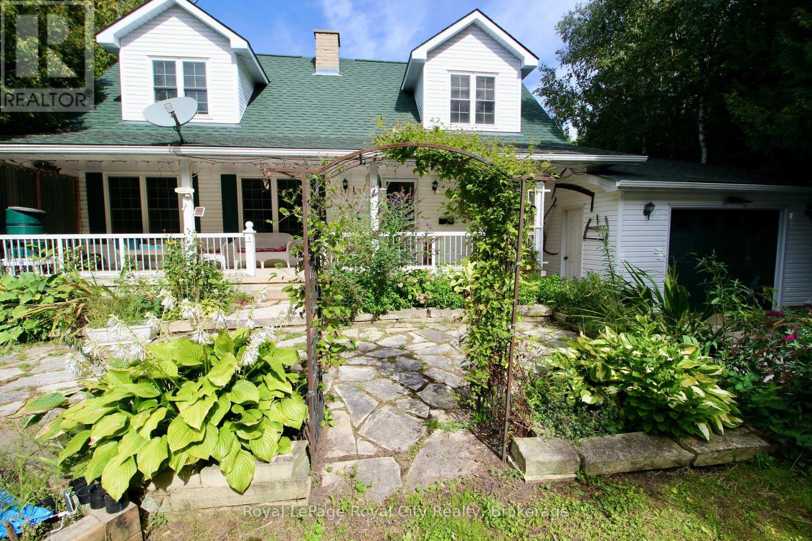 8 Brock Street Property Photo 3