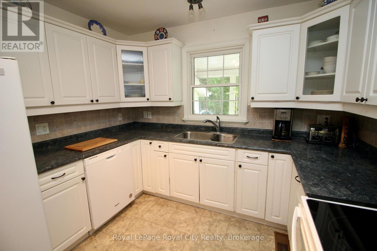 8 Brock Street Property Photo 12