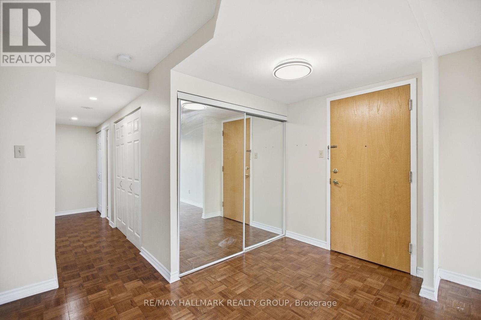 1710 - 2760 Carousel Crescent Property Photo 7