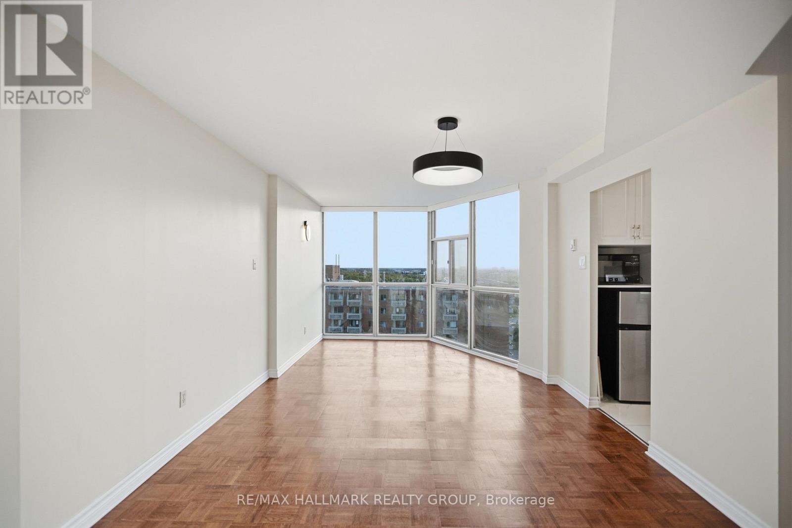 1710 - 2760 Carousel Crescent Property Photo 9