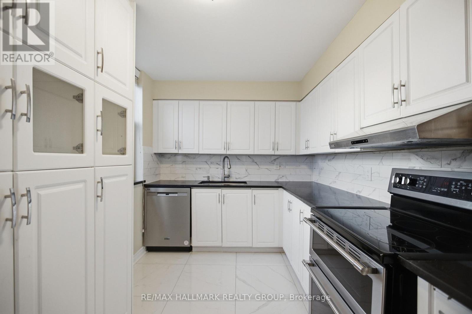 1710 - 2760 Carousel Crescent Property Photo 11