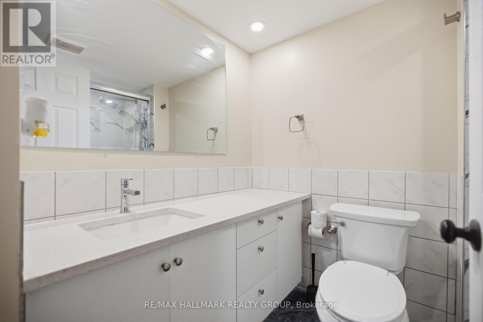 1710 - 2760 Carousel Crescent Property Photo 17