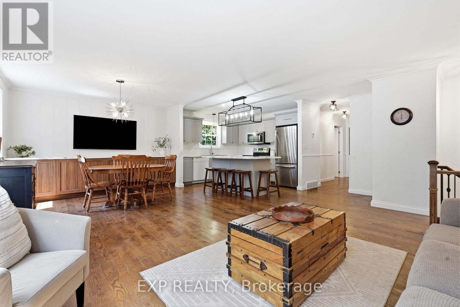 72 Crestlynn Crescent Property Photo 8
