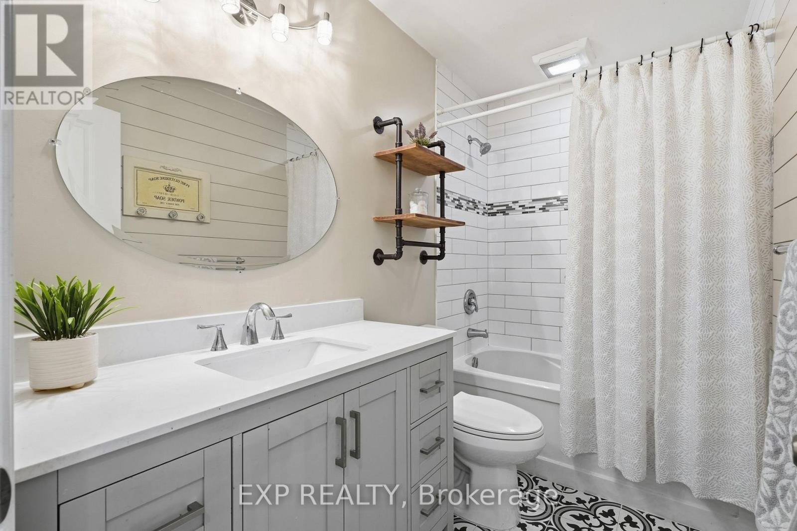 72 Crestlynn Crescent Property Photo 17