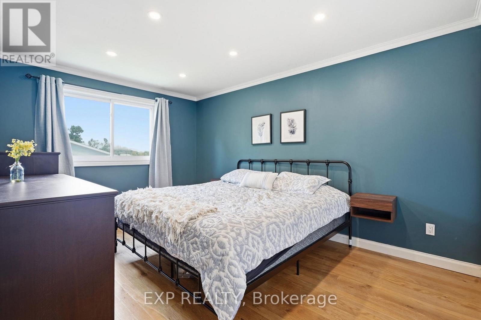 72 Crestlynn Crescent Property Photo 18
