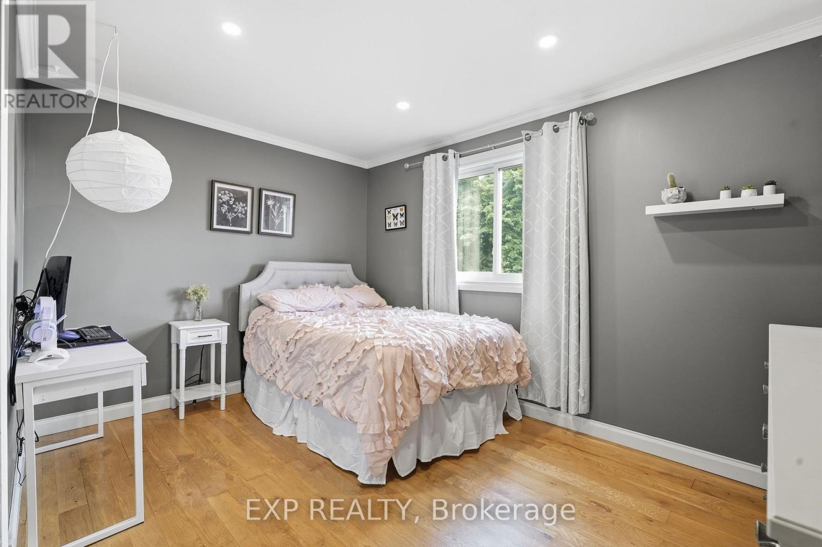 72 Crestlynn Crescent Property Photo 20