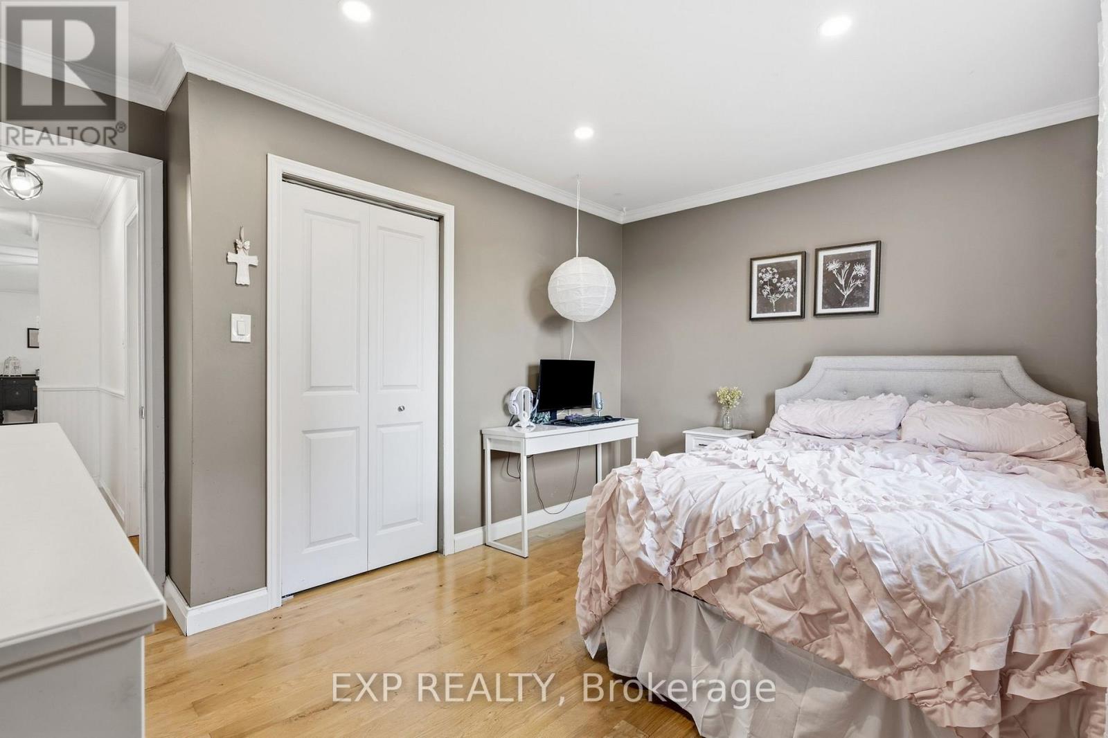 72 Crestlynn Crescent Property Photo 21