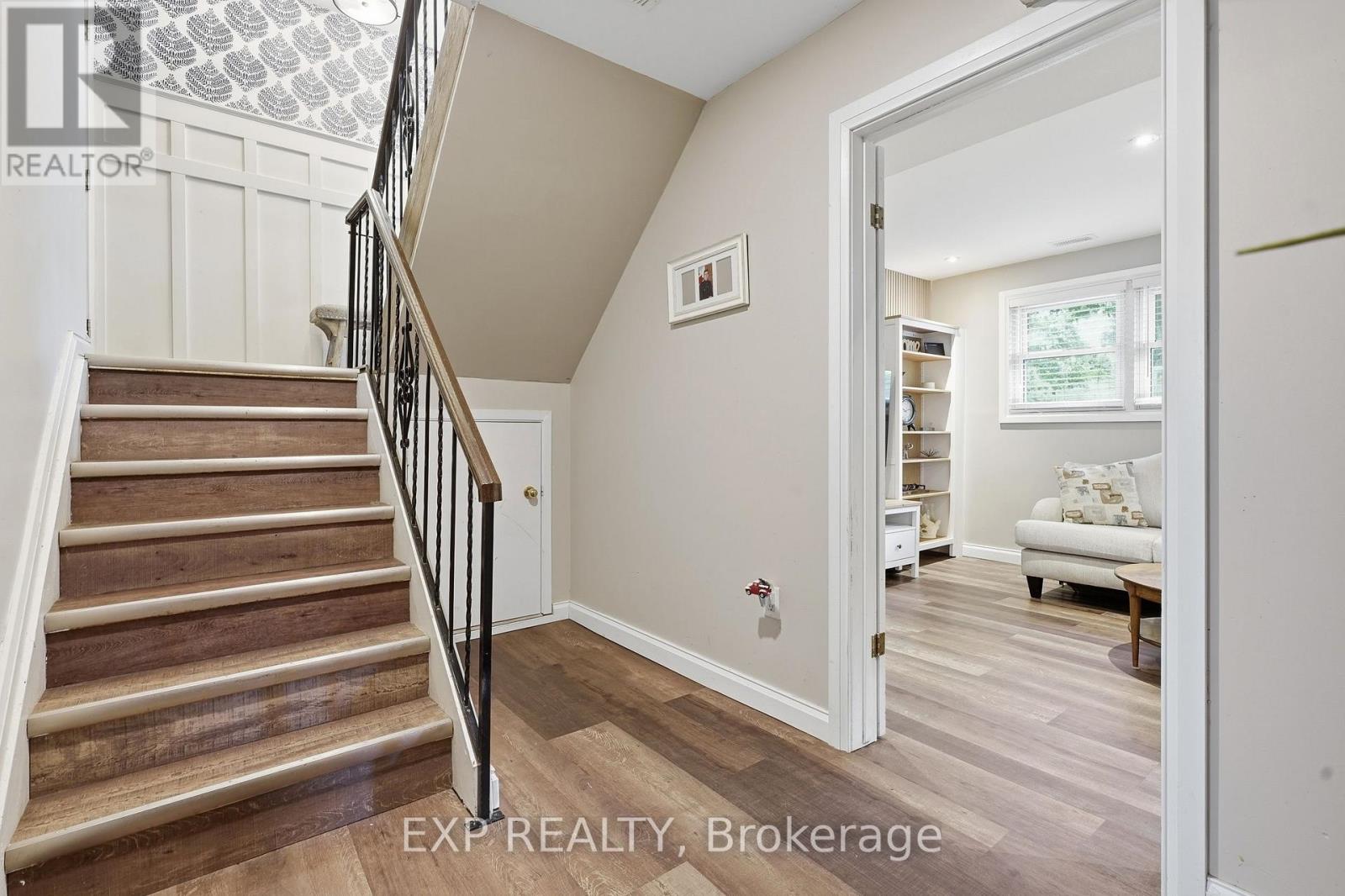 72 Crestlynn Crescent Property Photo 22