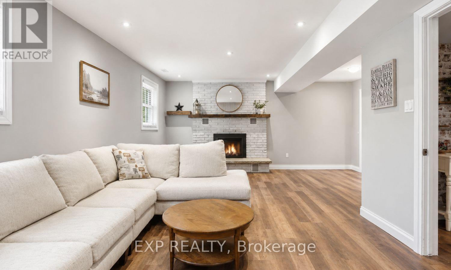 72 Crestlynn Crescent Property Photo 26