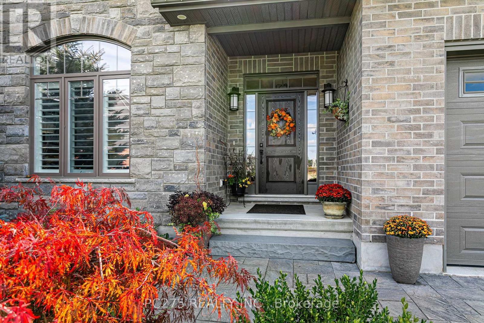 9 Foxborough Place Property Photo 4