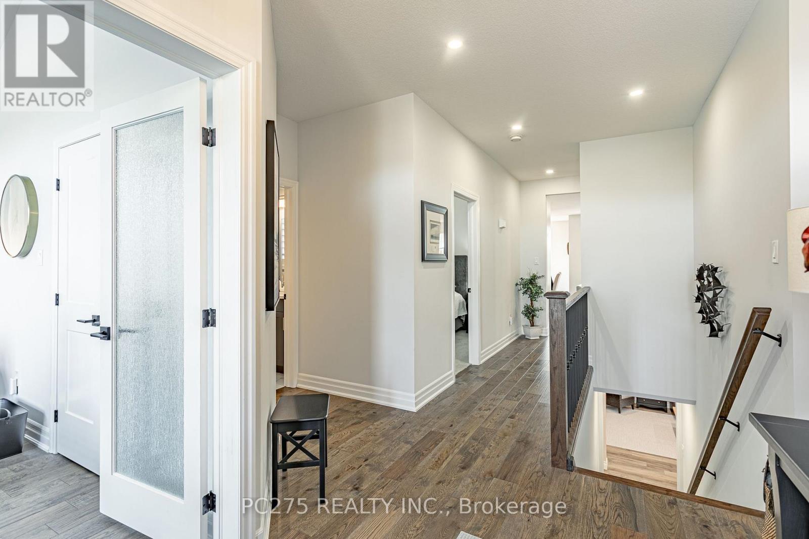9 Foxborough Place Property Photo 6