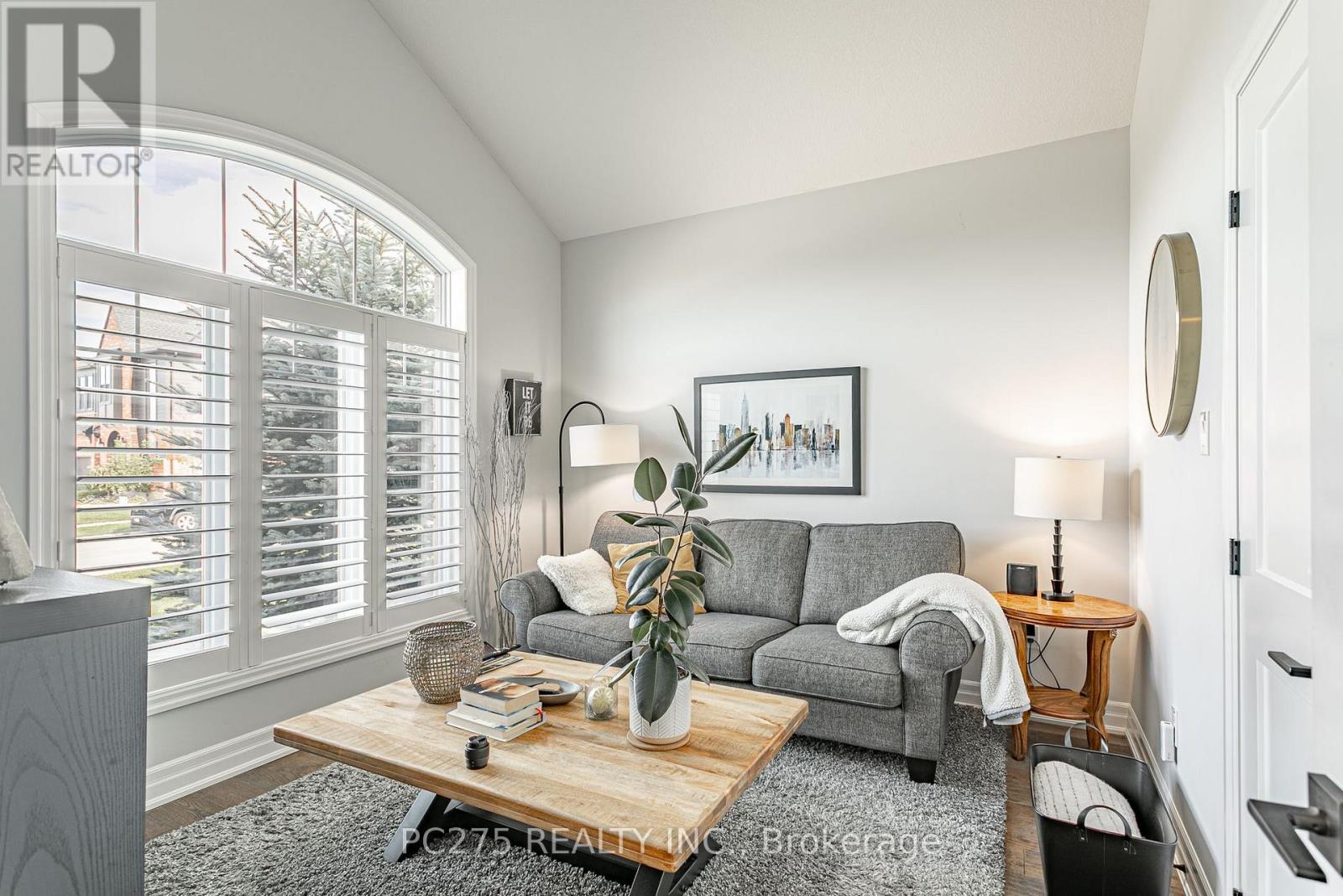 9 Foxborough Place Property Photo 7