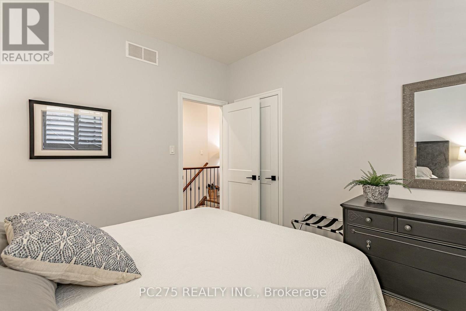 9 Foxborough Place Property Photo 11