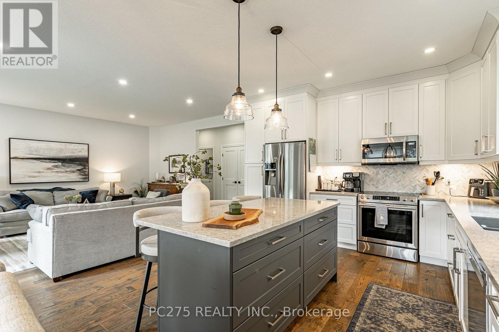 9 Foxborough Place Property Photo 20