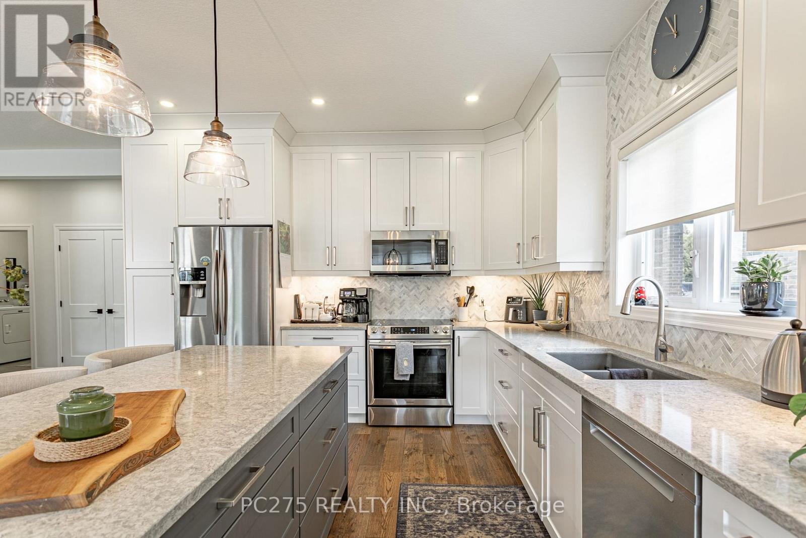 9 Foxborough Place Property Photo 21