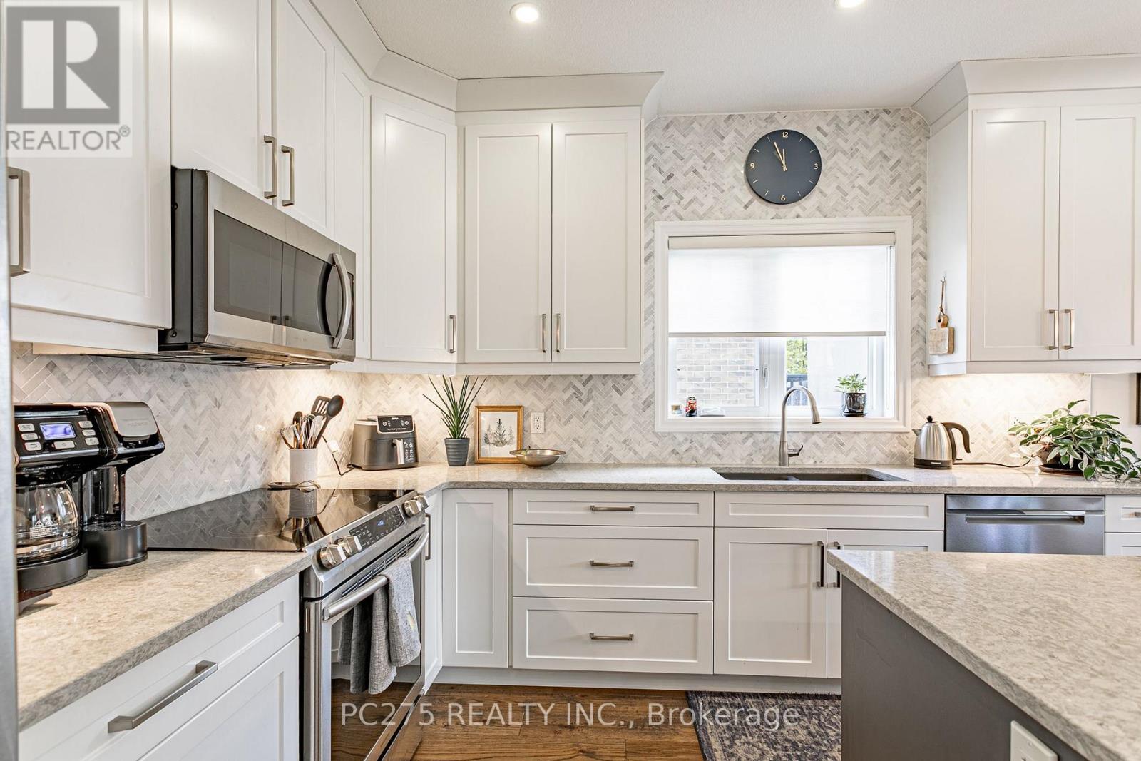 9 Foxborough Place Property Photo 23
