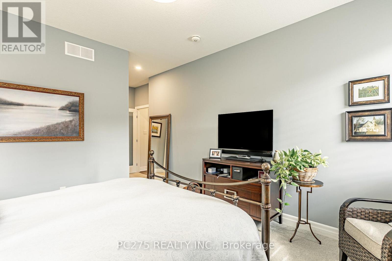 9 Foxborough Place Property Photo 26