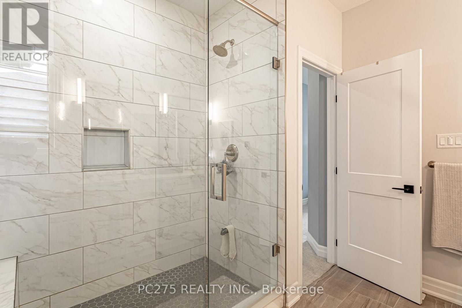 9 Foxborough Place Property Photo 28