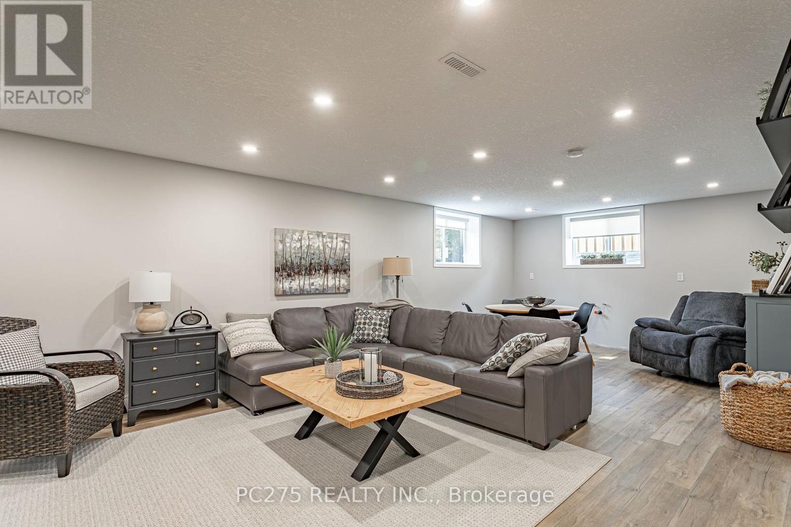 9 Foxborough Place Property Photo 29
