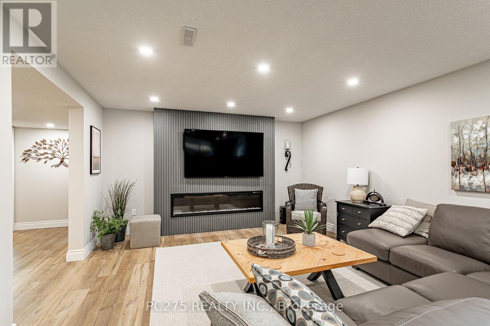 9 Foxborough Place Property Photo 31