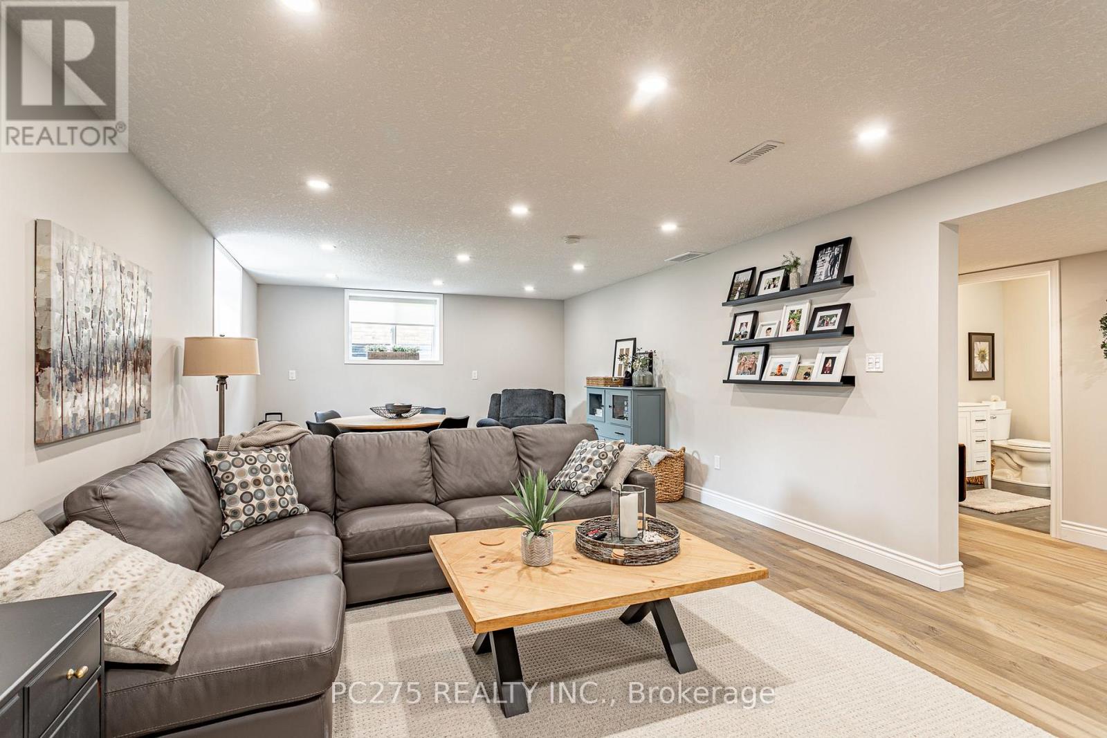 9 Foxborough Place Property Photo 32