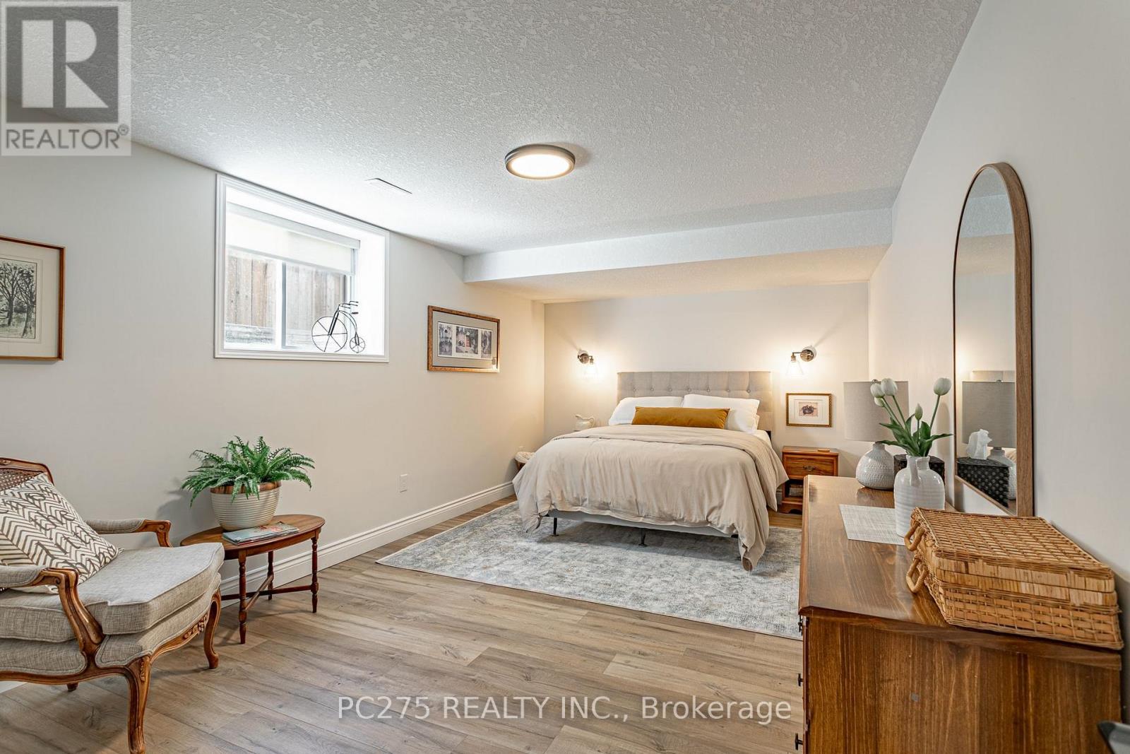 9 Foxborough Place Property Photo 33